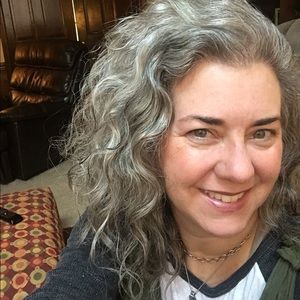 Meet your Posher, Whitney